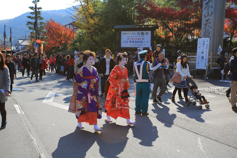 Kioto, como otras ciudades japonesas, viven en gran medida del turismo.