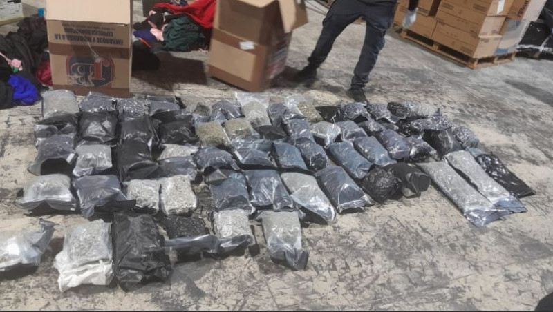 Confiscan 70 paquetes de marihuana en cajas de zapatos y ropa