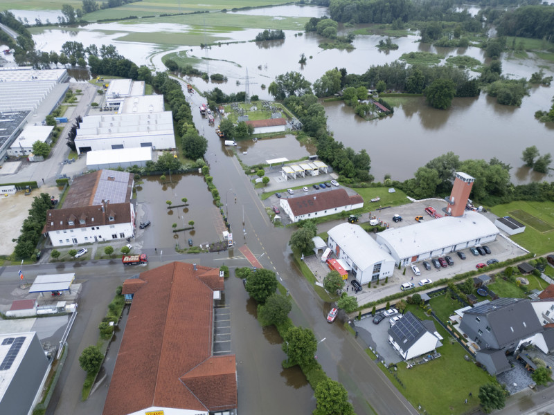 Zonas de la ciudad se ven inundadas en Reichertshofen, Alemania, el domingo 2 de junio de 2024