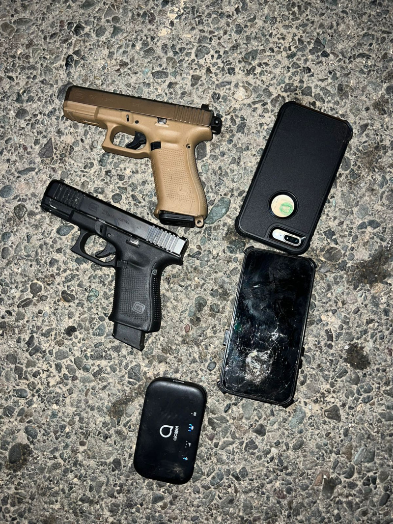 Dos pistolas marca Glock ocupadas por las autoridades a el Señor de los Cielos