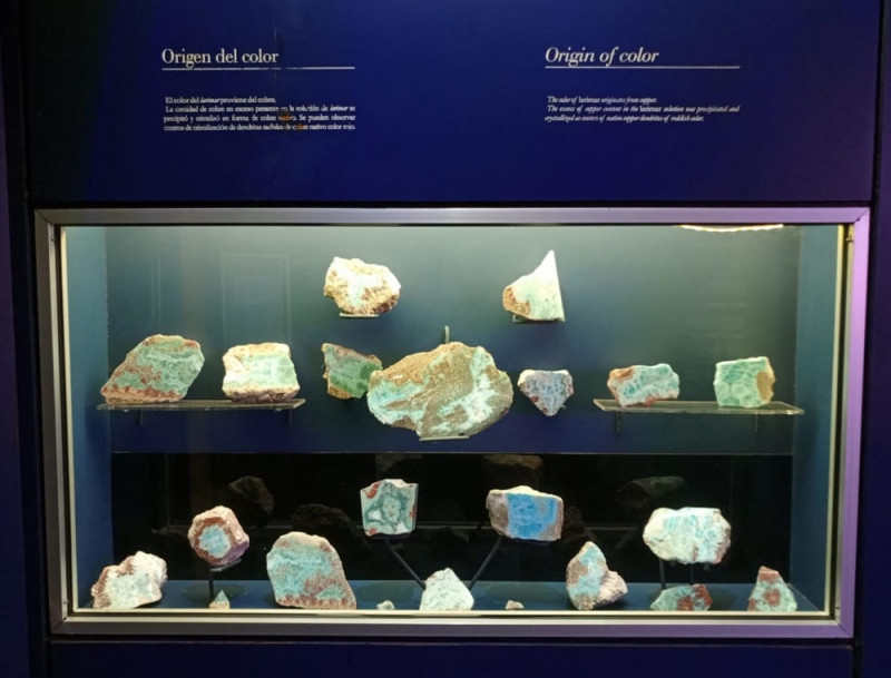 Origen del color del larimar.