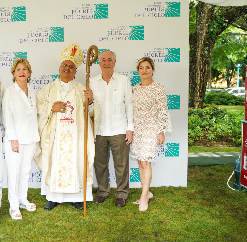 Norma de Vargas, Ramón Benito Ángeles Fernández, Leonardo Vargas y Michelle Selman.