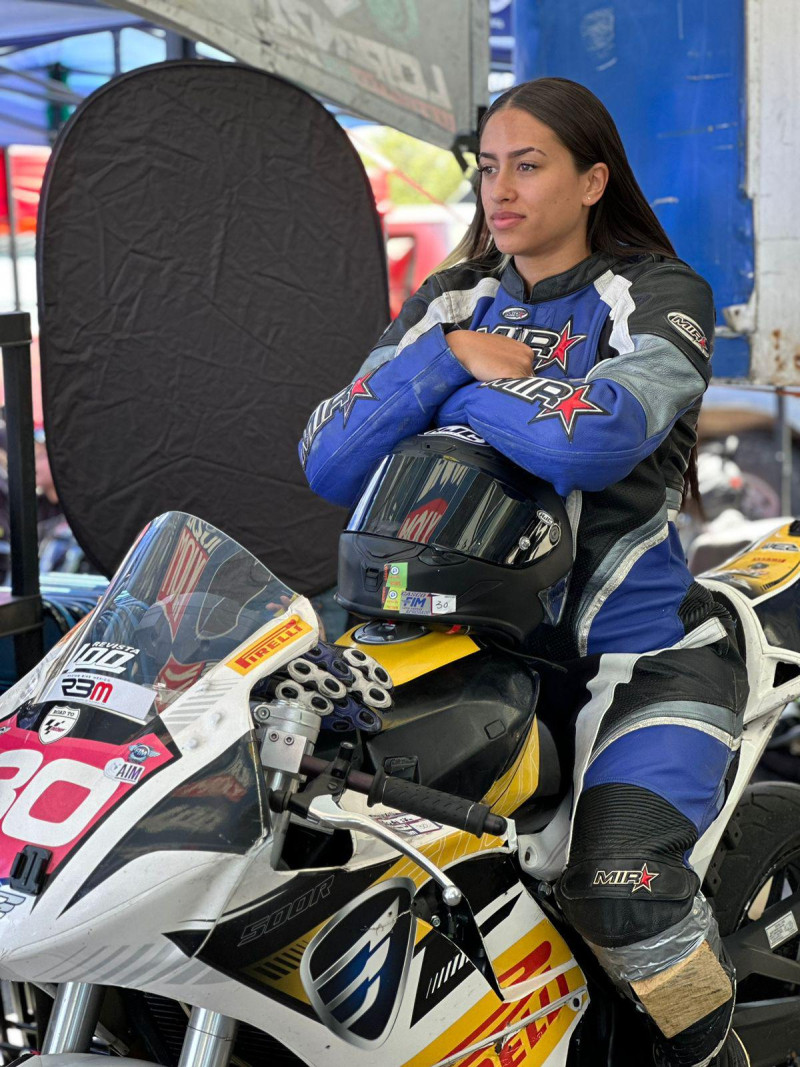 Krystal Silfa inscribirá su nombre en la historia del motociclismo dominicano.