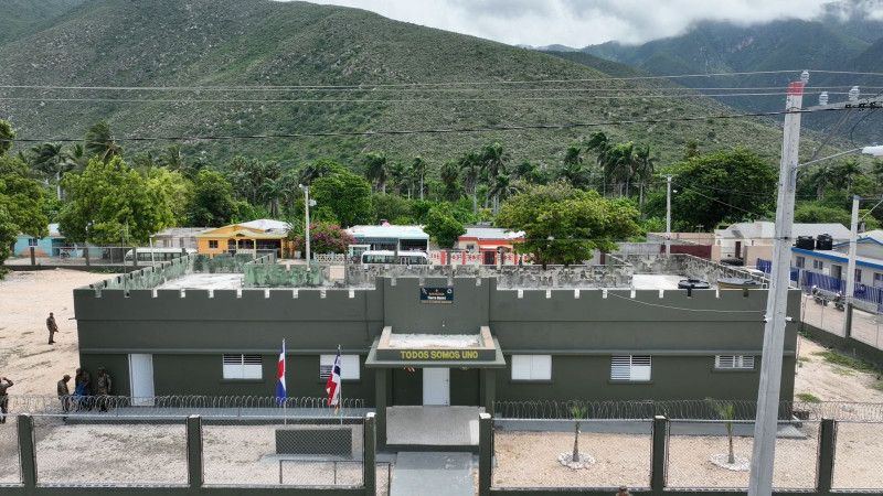 El comandante Carlos Antonio Fernández Onofre dejó inaugurado el destacamento “Tierra Nueva”, en Jimaní.