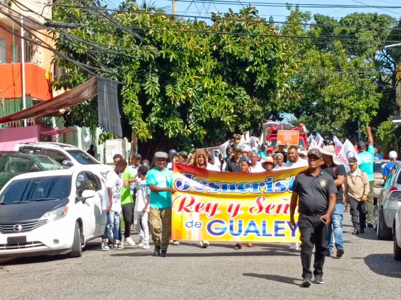 Feligreses de la Iglesia de Dios Jehová Shalom manifestandose en Gualey, sector del Distrito Nacional, en contra de la carestía de la vida y otros males sociales.