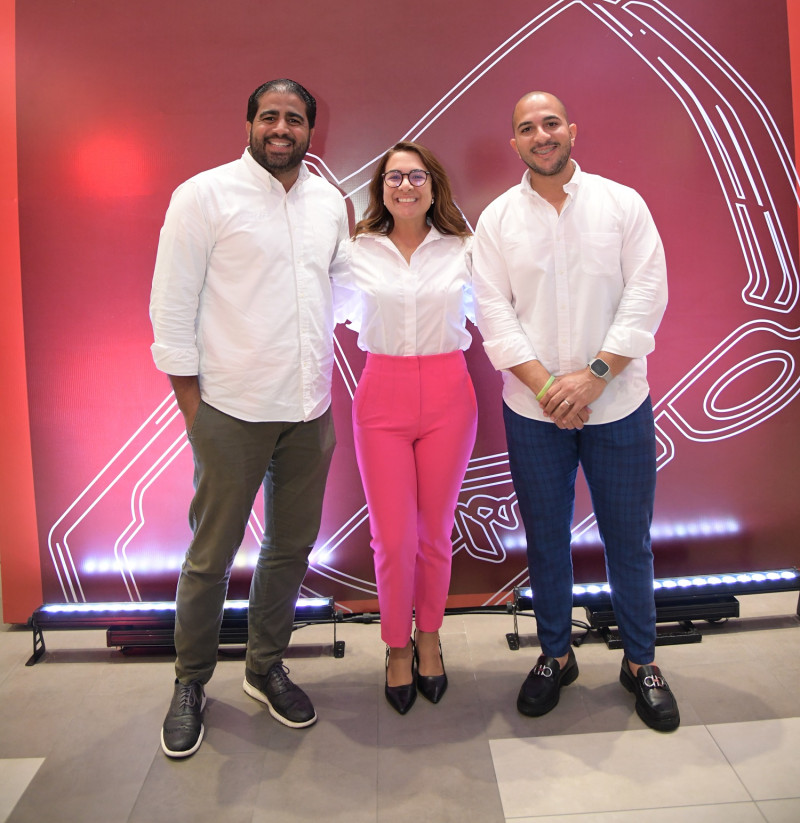 José Lantigua, Marlene Taveras y Carlos Suzaña.