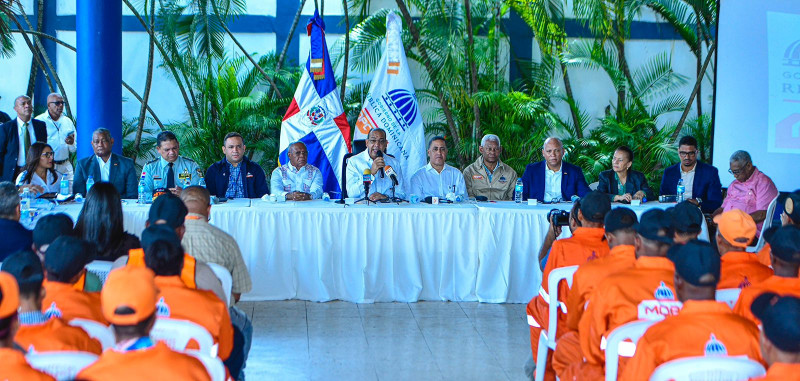 El comité de emergencia de Obras Públicas está integrado por más de 2,000 hombres y mujeres.