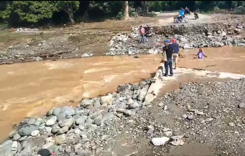 La comunidad reclama la construcción de un nuevo puente en Bayacanes.