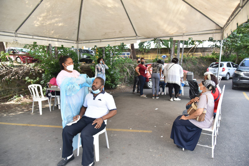 Cada día acuden más personas a realizarse la prueba gratis en las carpas del Ministerio de Salud Pública.