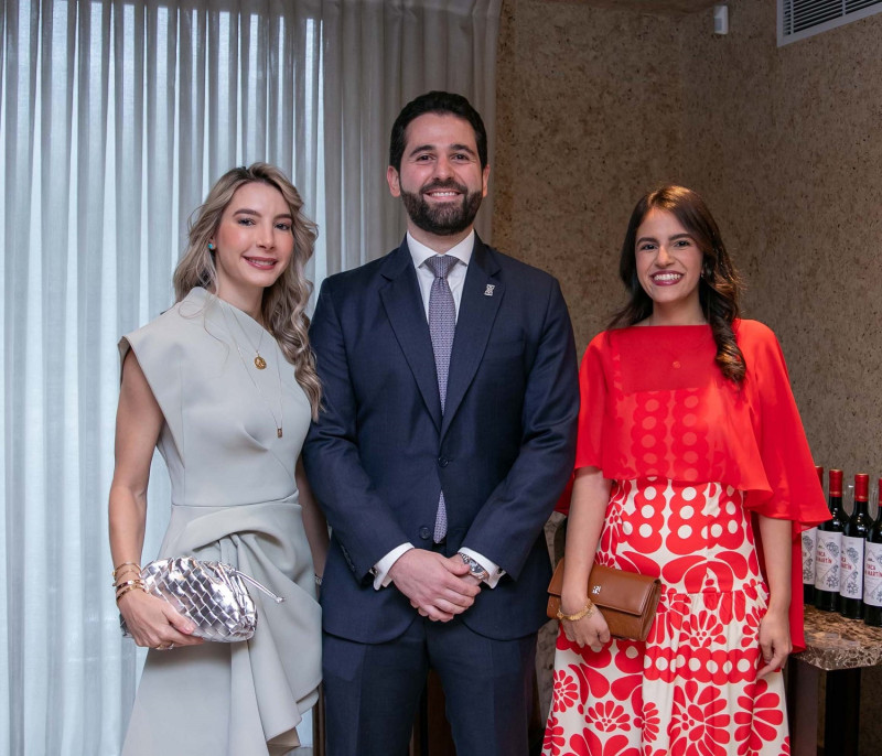 Paulette Ferreira, Francisco Domínguez y Andrea Cuello.