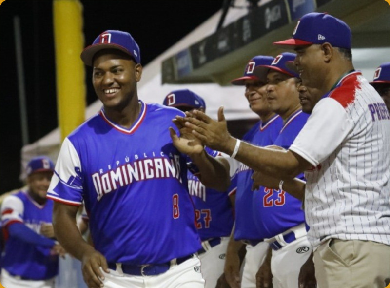 El equipo masculino de mayores de softbol de la República Dominicana, aseguró la segunda posición en la primera fase del grupo-A, del mundial de softbol. jugará el domingo por el pase al campeonato Mundial que será en el 2025.