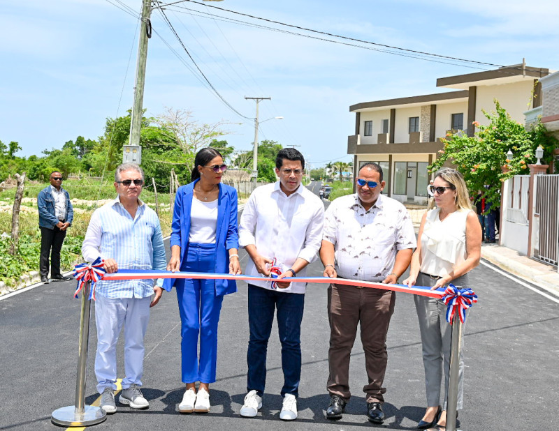 El proyecto consistió en la reconstrucción de 11 ejes viales dentro del municipio de Bayahíbe con un total de 3.48 kilómetros de longitud.