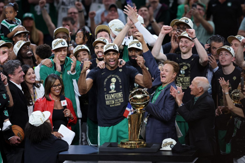 Al Horford celebra su primer campeonato de la NBA