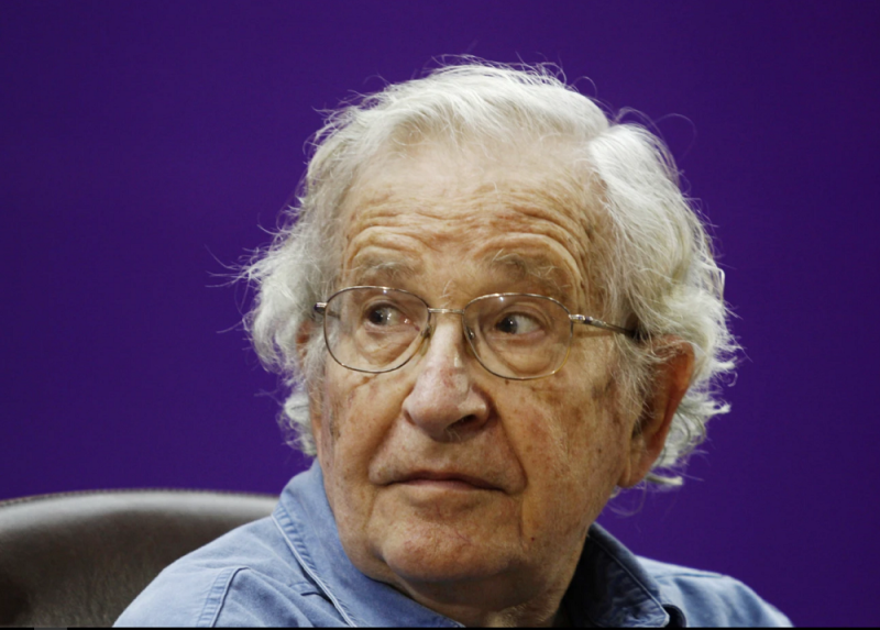Chomsky fue ingresado en un hospital de Brasil la pasada semana