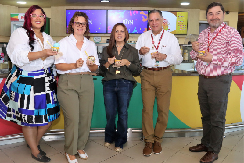 José Fernández, Carolina Pantaleón, Rita Sellares, Guillermo Botero y Lissett Almonte.