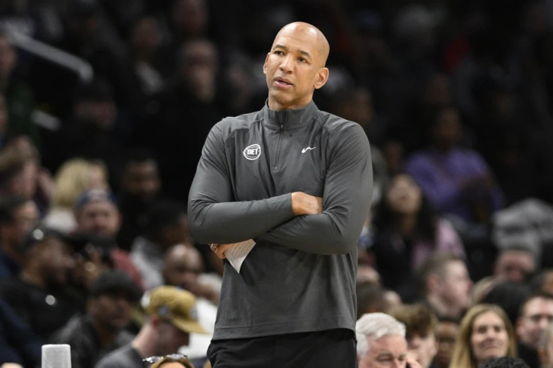 El entrenador de los Pistons de Detroit Monty Williams en el encuentro ante los Wizards de Washington.