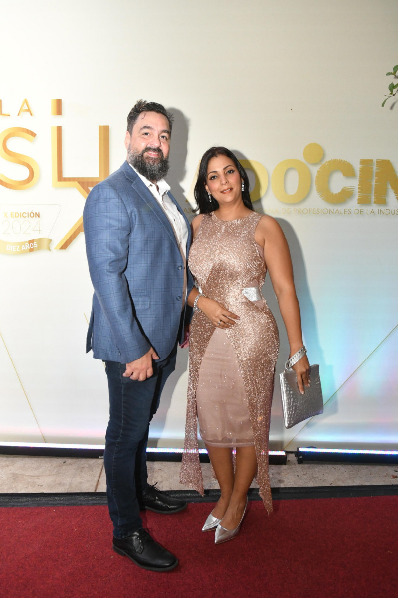 Marc Mejía y Cindy Núñez a su llegada a la alfombra roja de Premios La Silla.