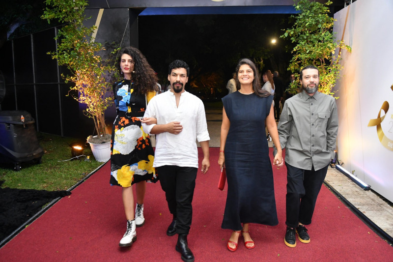 Nathalie Ramírez, Pablo Chea, Laura Amelia Guzmán e Israel Cárdenas a su llegada a la alfombra roja de Premios La Silla 2024.