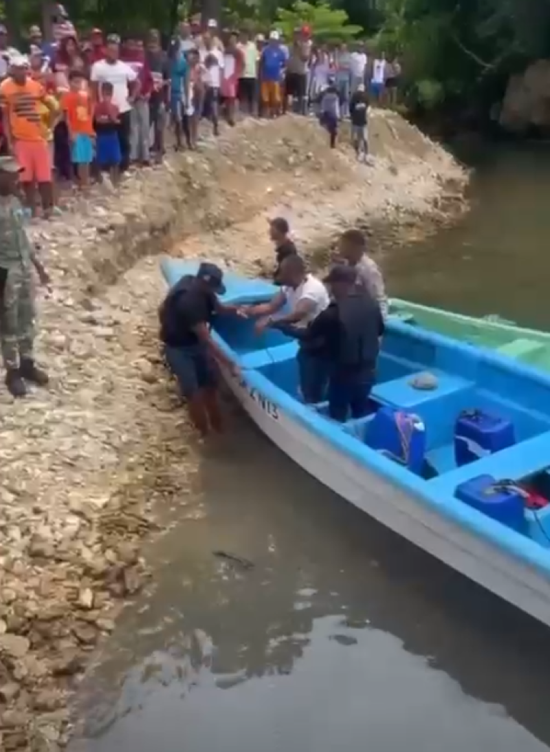 17 personas fueron rescatadas con vida tras un naufragio en las costas de Cabrera, María Trinidad Sánchez.