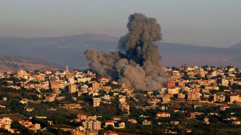 Las fuerzas israelíes intensificaron el viernes sus bombardeos en el estrecho territorio palestino, de 2,4 millones de habitantes.