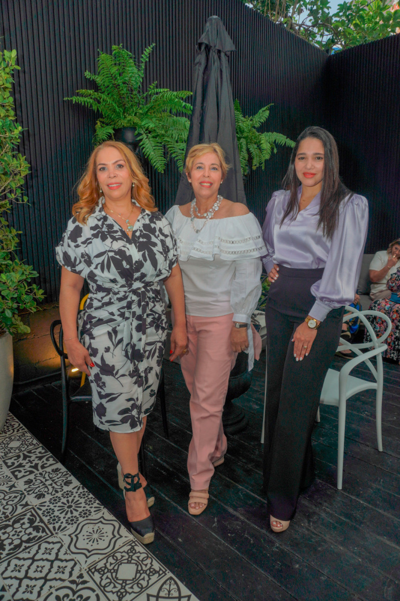 Carmen Jáquez, Josefina Disla y Danielyn Almonte.