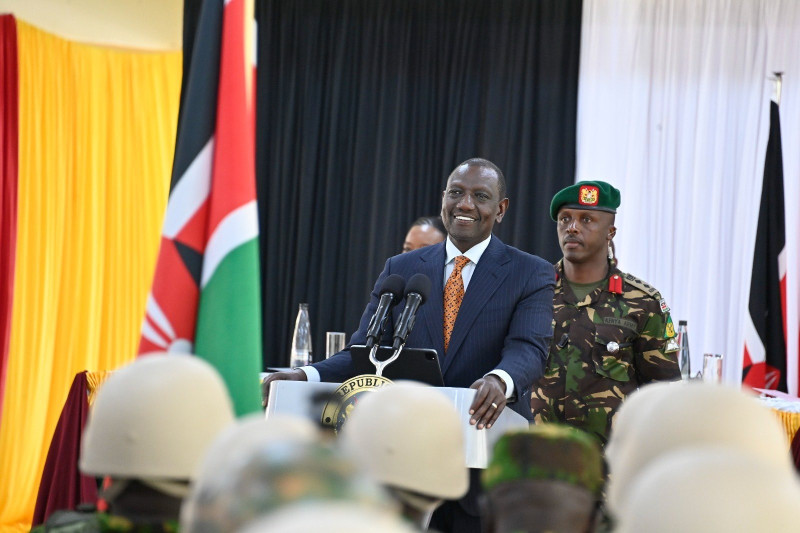 William Ruto, presidente de Kenia, durante una ceremonia de despedida de sus tropas, ayer.