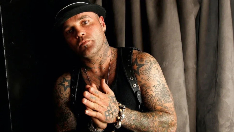 Shifty Shellshock, el líder de la banda de rap-rock Crazy Town, falleció a los 49 años.