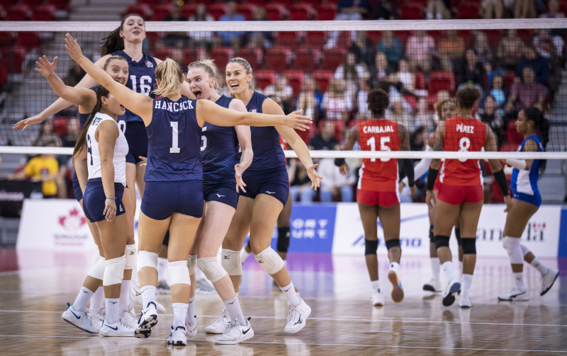 El equipo de Estados Unidos celebra uno de sus triunfos pasados en el Final Six.