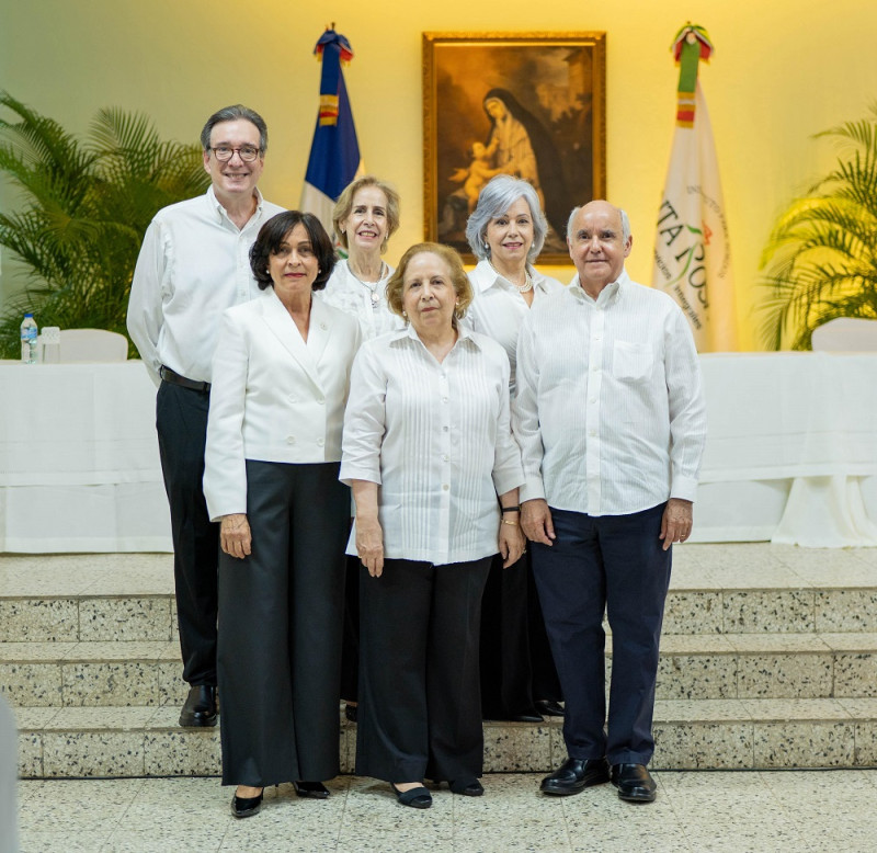 Miembros de la Directiva: Carlos Acero, Ilsa Helú, María Rosa Baquero, Onelia Aybar, María de Jesús Pérez de Mansfield, Juan Mansfield.