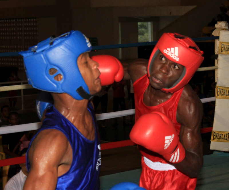 Pelea en pasado torneo de boxeo en Sabana Grande de Boyá.