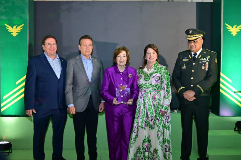 Mario Gamundi Peña, Víctor -Ito- Bisonó, doña Clara Jimenes Alfau, Lucile Houellemont, General Justo Orlando del Orbe Piña.