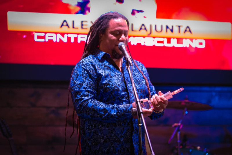 Alex Buena Junta triunfa en Nashville: gana mejor Música Tropical en los Premios Talento Latino 2024.