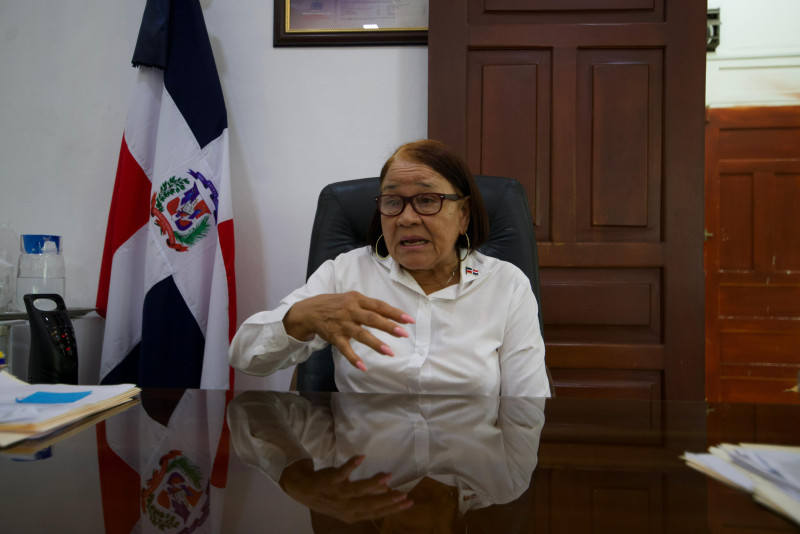 La gobernadora de Barahona, Genara González Marmolejos.