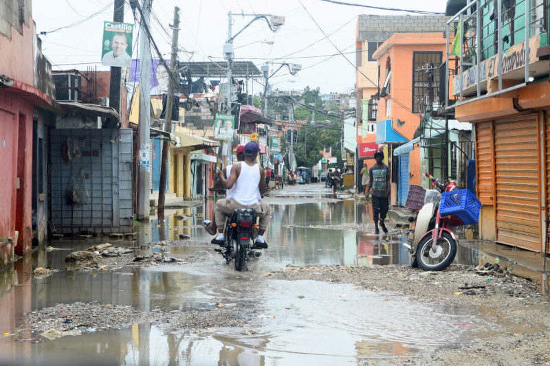 Las inundaciones comenzaron a ceder tras las intensas lluvias que recibió el Gran Santo Domingo el jueves 4 de julio de 2024