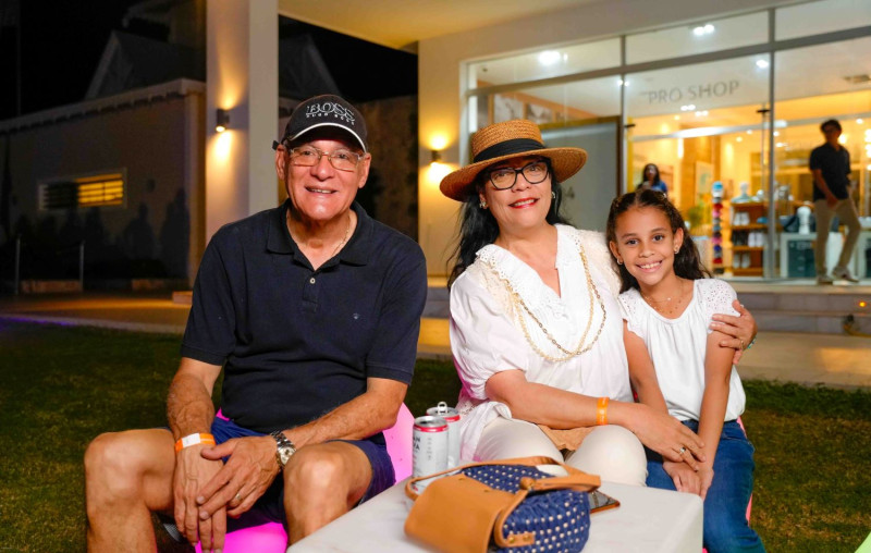 Juan Leonardo, Maritza de Leonardo y Eliana Leonardo.