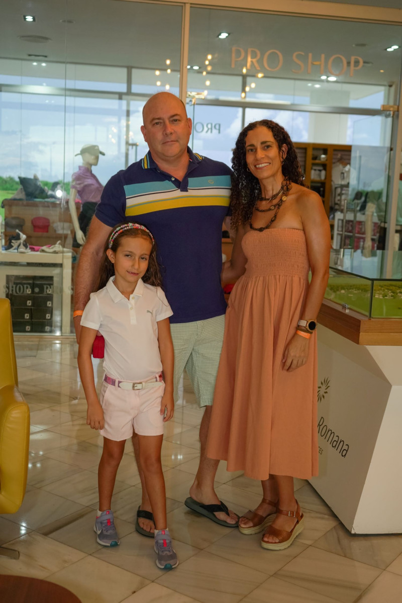 Django Caroli, Nauru Planas y Noah Caroli.