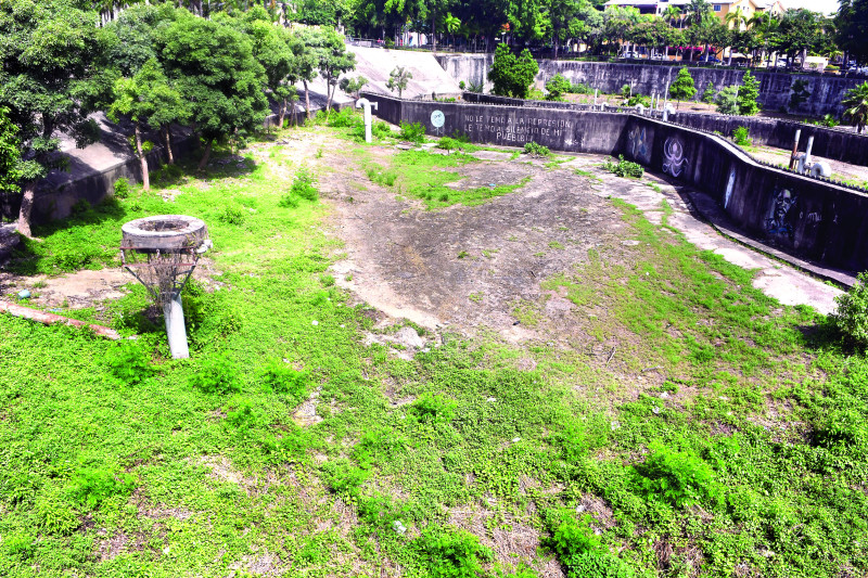 El Ayuntamiento del Distrito Nacional prometió que el parque de la avenida Núñez de Cáceres será transformado.