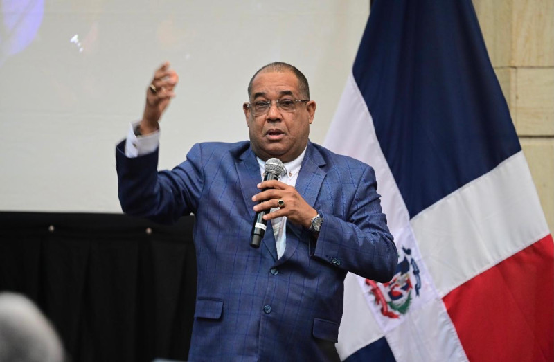 Licenciado Alexis García, presidente de la Federación Dominicana de Voleibol.