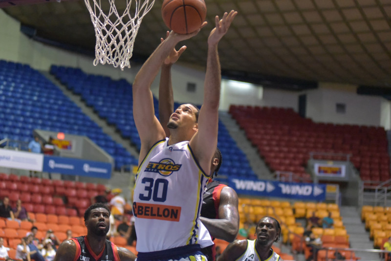 Eloy Vargas tuvo un auspicioso debut en el triunfo de los Metros sobre los Indios en la LNB.