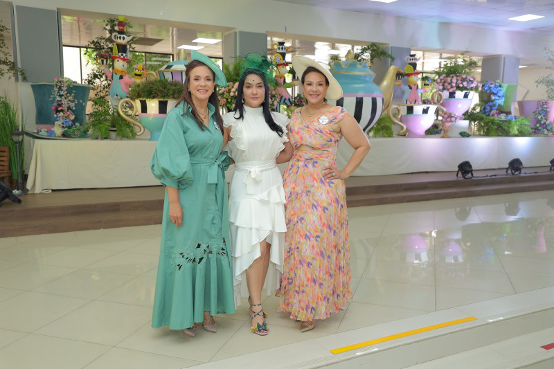 Maripily Peralta, Joani Carrero y Mercedes Peralta.