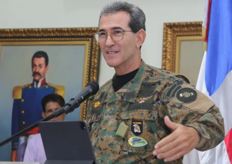 El ministro de Defensa, teniente general Carlos Luciano Díaz Morfa.
