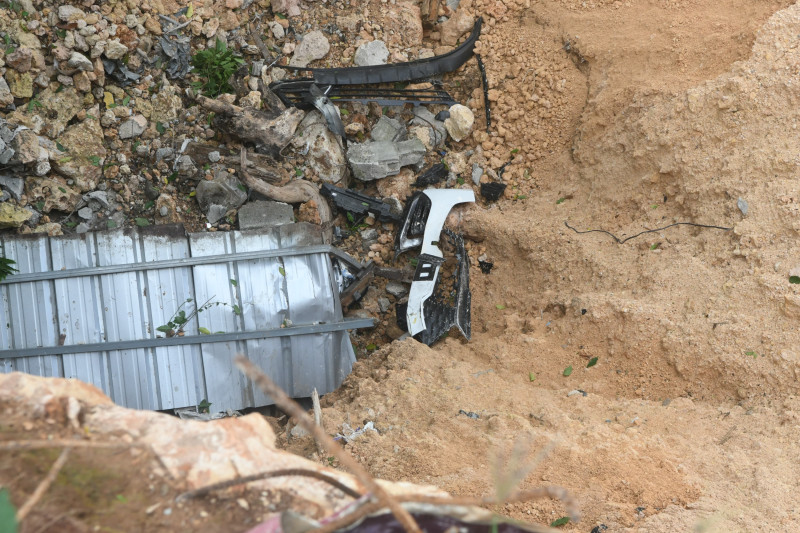 Otro vehículo accidentado en una excavación en la avenida Anacona