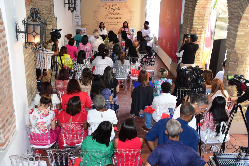 Fotografía muestra el Segundo Foro de Mujeres Periodistas Dominicanas en la Casa de los Jesuitas, de la Zona Colonial.