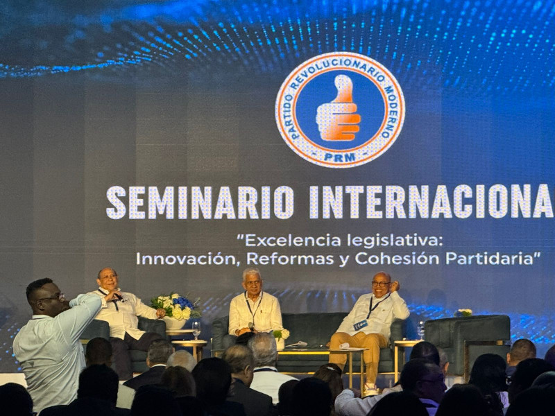Los presidentes del Senado, Ricardo De los Santos, y de la Cámara de Diputados, Alfredo Pacheco, en seminario “Excelencia Legislativa: innovación, reformas y cohesión partidaria”.