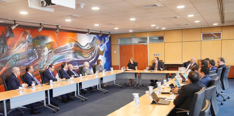 El gobernador del Banco Central, Héctor Vladez Albizu, encabezó la reunión con los ejecutivos de bancos múltiples.