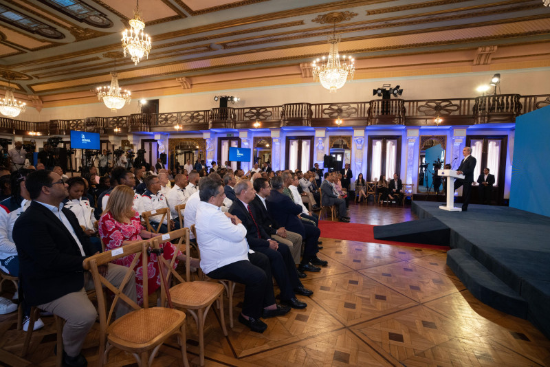 El presidente Luis Abinader cuando hablaba ayer en LA Semanal sobre varios tópicos de interés nacional.