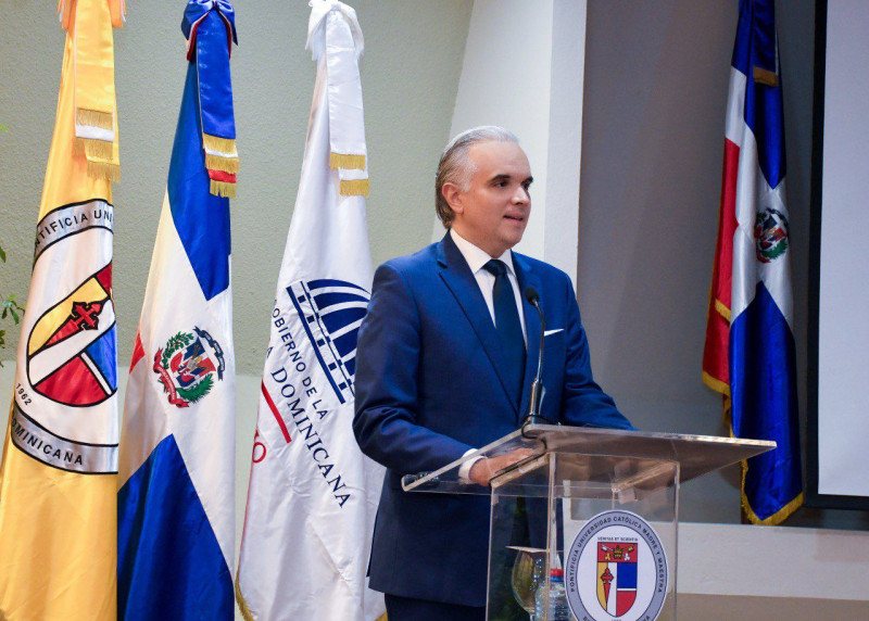 Ministro de Trabajo, Luis Miguel de Camps.