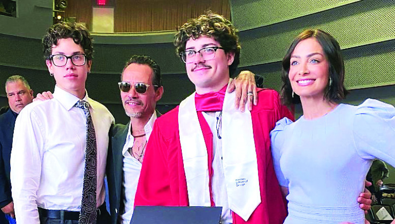 Marc Anthony y Dayanara Torres junto a sus hijos Ryan Muñiz y Cristian.