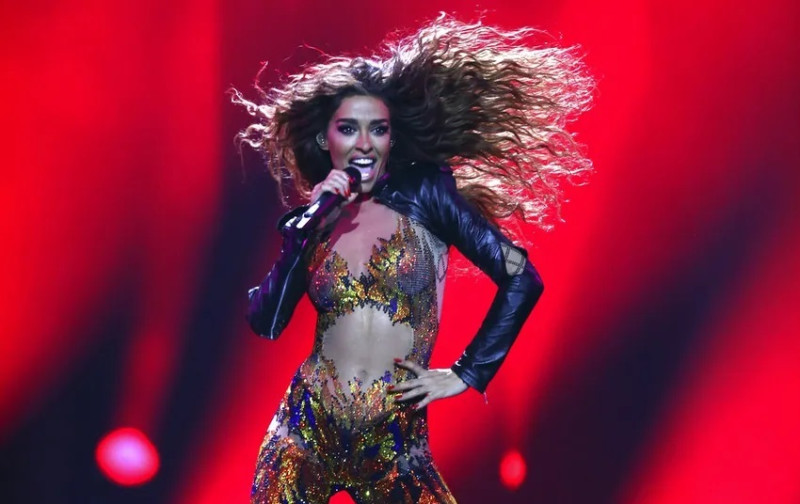 La cantante Eleni Foureira fue acosada en el escenario de un concierto en Grecia, en junio de 2024.