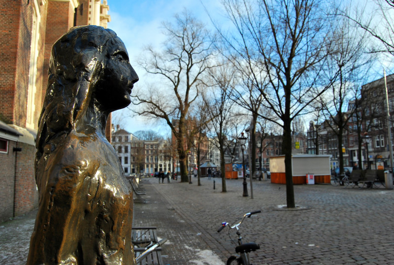 Estatua de Ana Frank (Ámsterdam). Foto facilitada por The Knowledge Academy. Phillip Grobler  Shutterstock.